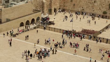 Auf-der-Klagemauer-von-Jerusalem