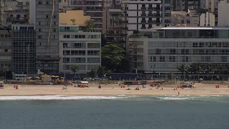 Aérea-de-acercamiento-vista-del-Playa,-Río-de-Janeiro