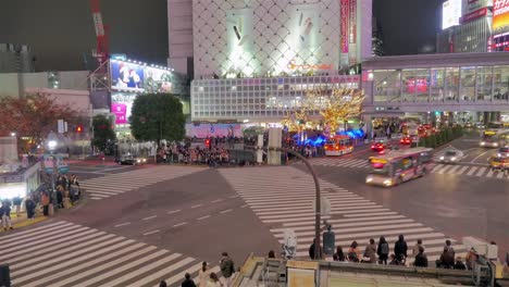 Berühmte-Shibuya-Kreuzung-bei-Nacht-Zeitraffer