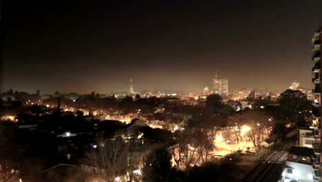 Viertel-von-San-Isidro-in-Buenos-Aires-in-der-Nacht