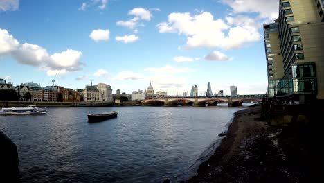 Thames-River,-St.-Paul’s-Cathedral,--Real-Time,-London