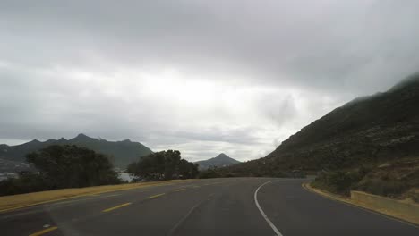 Conducir-en-el-Chapman\'s-Peak-Drive,-Ciudad-del-Cabo,-Sudáfrica