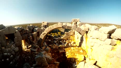 Panorama-in-Ansicht-Ruinen-des-am-besten-erhaltenen-Builds-mit-Polygonal-Verlegung-nahe-Adamkayalar-Mersin-Provinz-der-Türkei