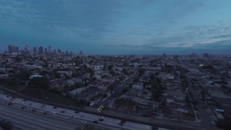 Los-Angeles-Downtown-Highway-101-Freeway-Abenddämmerung-Antenne