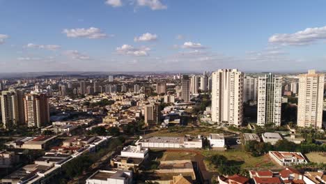 Antena-ciudad-vista-de-Ribeirao-Preto,-Sao-Paulo,-Brasil