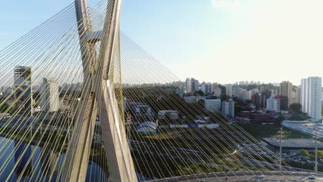 Vista-aérea-de-Puente-Estaiada-en-Sao-Paulo,-Brasil