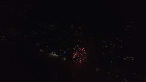 Fliegen-um-Feuerwerk