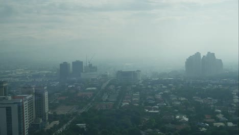 Tráfico-y-paisaje-urbano-en-Manila