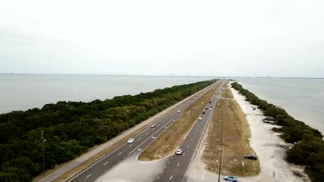 Florida-Highway-zwischen-St.-Petersburg-und-Tampa