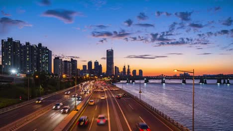 Timelapse-Traffic-at-night-in-Seoul-City,-South-Korea.