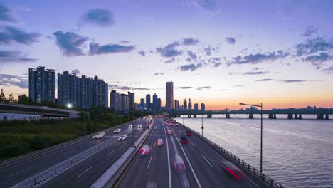 Timelapse-Verkehr-nachts-in-der-Stadt-Seoul,-Südkorea.