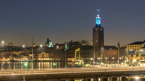 Lapso-de-tiempo-Stockholm-Suecia-4K,-día-del-skyline-de-la-ciudad-para-timelapse-noche-en-City-Hall-y-Gamla-Stan