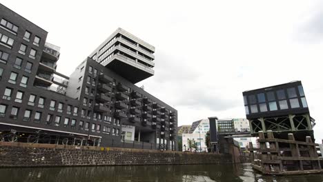 modernen-städtischen-Waterfront-Architektur-in-Amsterdam,-Europa