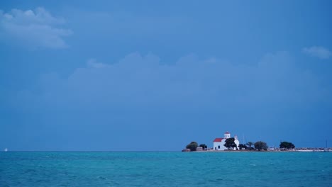 Iglesia-de-Agios-Spyridon-en-Grecia,-la-isla-Elafonissos