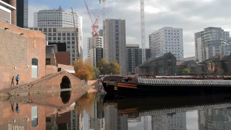 Birmingham-Gas-Street-Basin-lady-jogger.