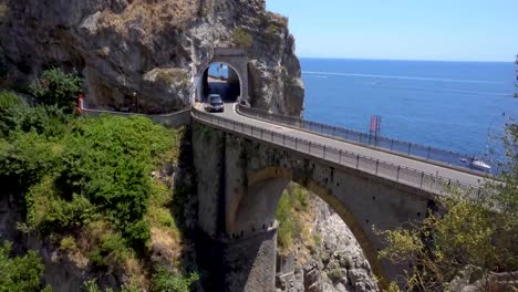 Strasse-der-Amalfiküste,-Italien