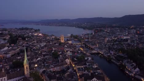 Crepúsculo-ilumina-antena-Ribera-de-centro-de-ciudad-de-zurich-Suiza-panorama-4k