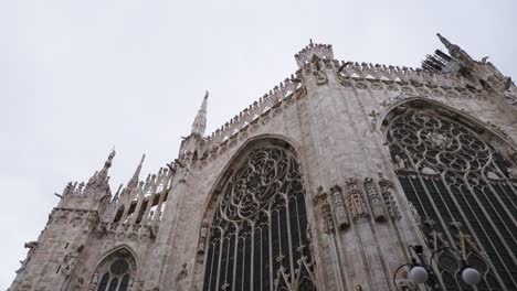 Tag-Zeit-Mailand-Stadt-berühmte-Kathedrale-außen-langsam-motion-Panorama-4k-Italien