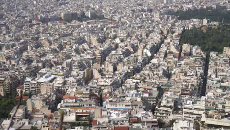 Vista-aérea-de-los-tejados-y-casas-en-Atenas,-Grecia.