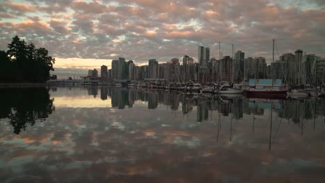 Coal-Harbour,-Stanley-Park-Wolken-4K-UHD