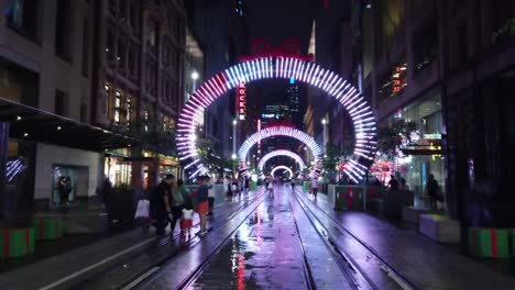 Weihnachts-Einzelhandel-Einkäufer-in-der-Vorweihnachtszeit