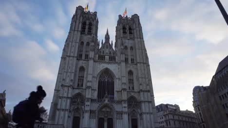 Bélgica.-Bruselas-St.-Michael-de-lapso-de-tiempo-de-Catedral