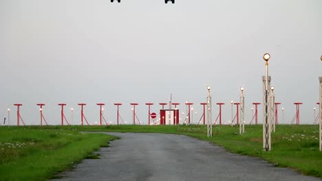 Großes-Flugzeug-Landen