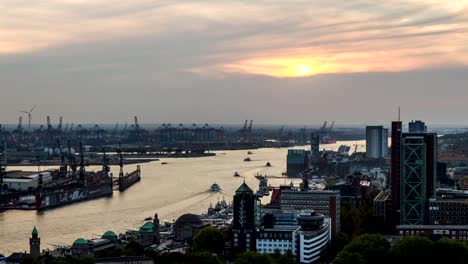 Hamburger-Hafen-von-top-mit-Blick-auf-den-Sonnenuntergang-–-DSLR-timelapse