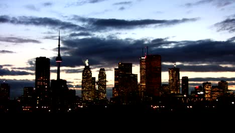 skyline-von-Toronto.-Timelapse-Wolken.