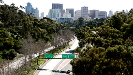 Vista-del-centro-de-la-ciudad-de-San-Diego-y-de-la-autopista