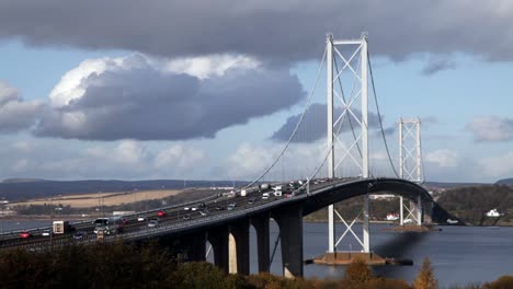 The-Forth-Road-Bridge-near-Edinburgh,-Scotland