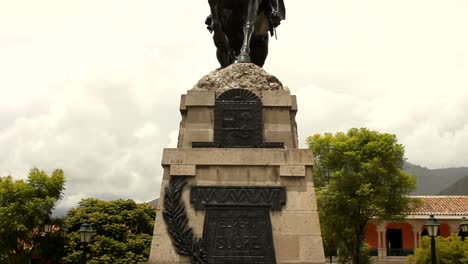 Monument-honouring-General-Sucre