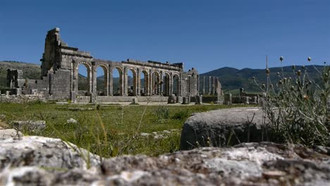 Antigua-roman-yacimiento-arqueológico-Volubilis-en-Marruecos