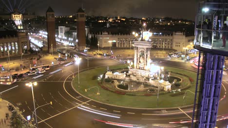 Fira-de-Barcelona-Square-Publikum-bei-Nacht