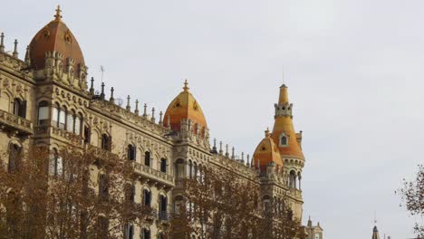 barcelona-famoso-edificio-luz-de-día-4-k,-España