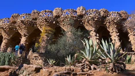 Parque-güell-en-barcelona-día-soleado-balcón-panorama-4-k,-España