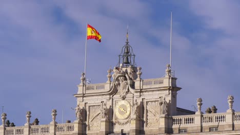 Spanien,-madrid-sun-light-royal-palace-Flagge-winken-4-K