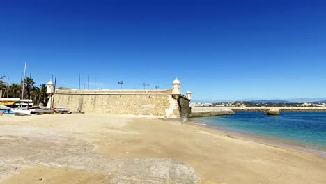 Mittelalterliche-Fortaleza-Da-Ponta-Da-Bandeira-in-Lagos