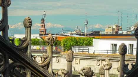 Italien-Sommer-Tag-Mailand-berühmten-Duomo-Kathedrale-auf-dem-Dach-Panorama-4k-Zeitraffer