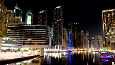 Lapso-de-tiempo-del-noche-UHD-de-4-K-Dubai-Marina,-Emiratos-Árabes-Unidos