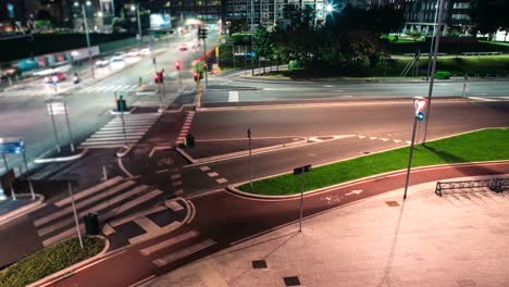 Crossroad-and-fast-vehicles-in-the-modern-city-by-night