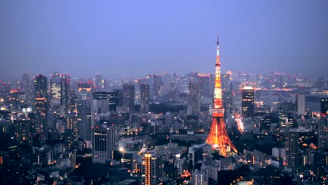 Tokyo-Tower-ist-eine-Kommunikations--und-Beobachtung-Turm-befindet-sich-im-Stadtteil-Shiba-koen