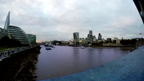 Business-Buildings-and-Thames-River,-London,-Uk,-Time-Lapse