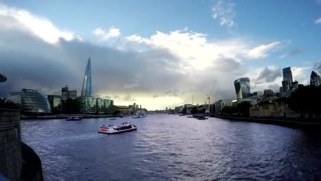 Business-Buildings-and-Thames-River,-London,-Uk,-Time-Lapse