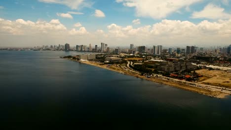 Luftbild-Stadt-mit-Wolkenkratzern-und-Gebäuden.-Philippinen,-Manila,-Makati