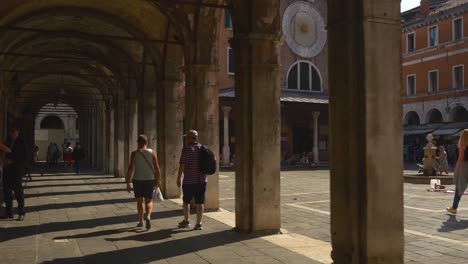 Italien-Venedig-Stadt-Sonnenuntergang-Licht-Gobbo-di-Rialto-Fisch-Marktplatz-4k