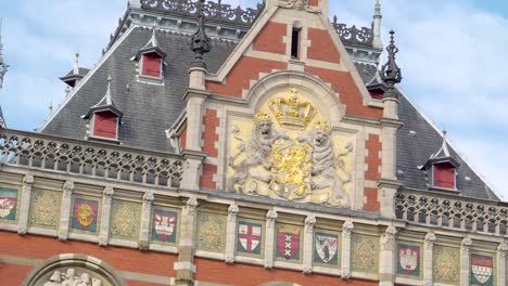 The-royal-palace-found-in-the-city-of-Amsterdam