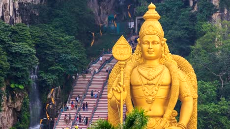 Batu-Caves-Temple-and-Big-Murugan-Statue-Landmark-Travel-Place-Of-Kuala-Lumpur,-Malaysia-4K-Time-Lapse-(zoom-out)