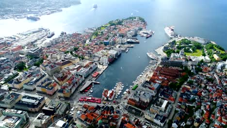 Bergen-ist-eine-Stadt-und-Gemeinde-in-Hordaland-an-der-Westküste-von-Norwegen.-Bergen-ist-die-zweitgrößte-Stadt-in-Norwegen.