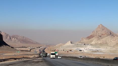 Carretera-en-la-zona-montañosa-de-Irán